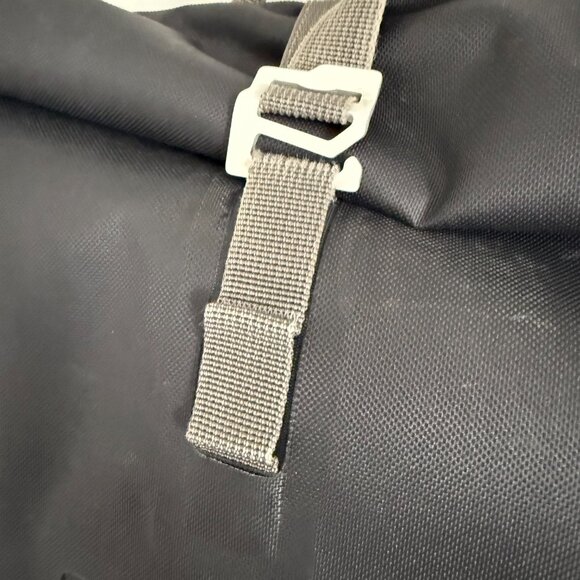 Ortlieb waterproof commuter daypack 21L roll backpack in black GUC - Picture 3 of 5